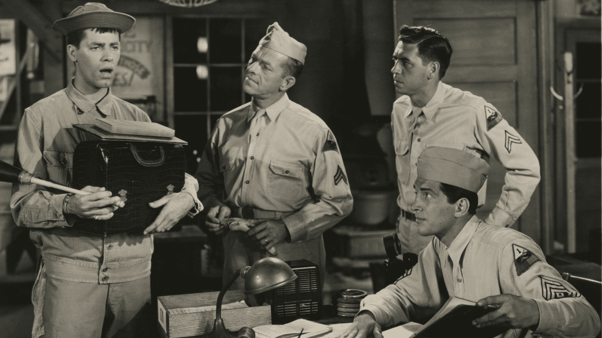 website beeld - At war with the army